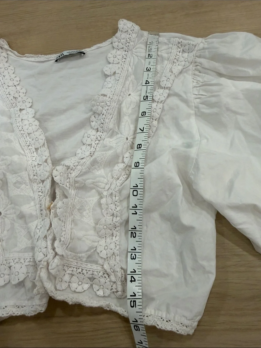 Zara small White Cropped Eyelet Lace Blouse